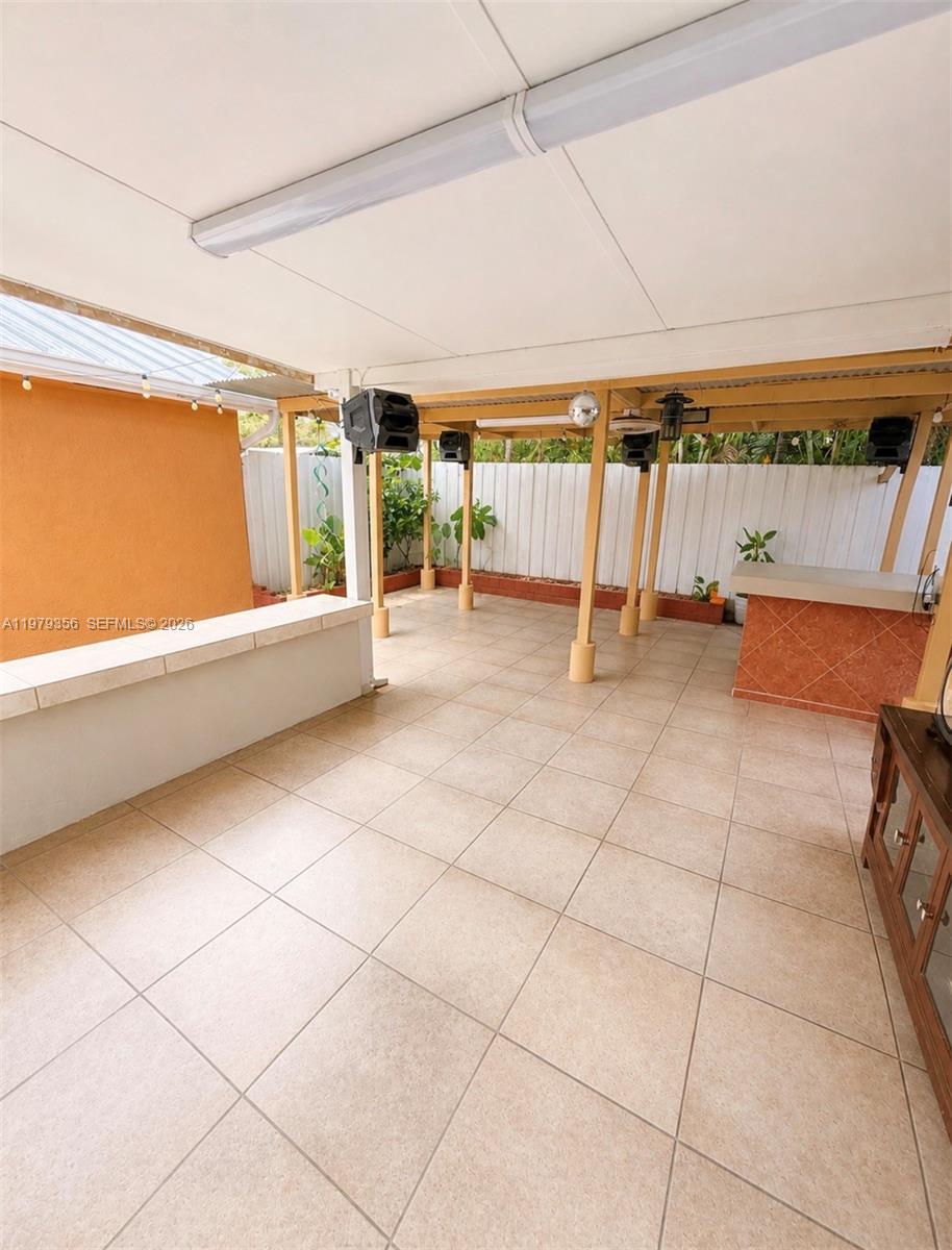 910 Southwest 140th Avenue Miami, FL 33184 - Photo 8 of 21
