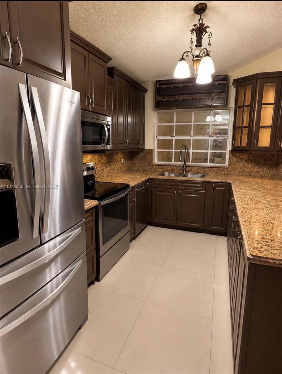 910 Southwest 140th Avenue Miami, FL 33184 - Photo 9 of 21