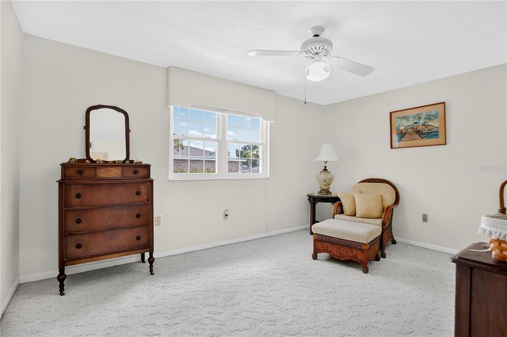 4262 Lake Underhill Road, Unit 9C7 Orlando, FL 32803 - Photo 17 of 22 a living room with furniture and a piano