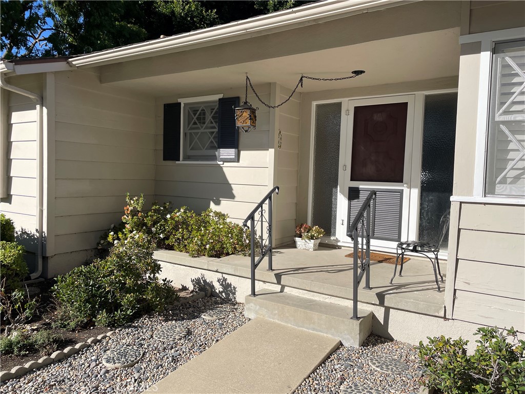 35 Ranchview Road Rolling Hills Estates, CA 90274 - Photo 2 of 35 a front view of a house with garden
