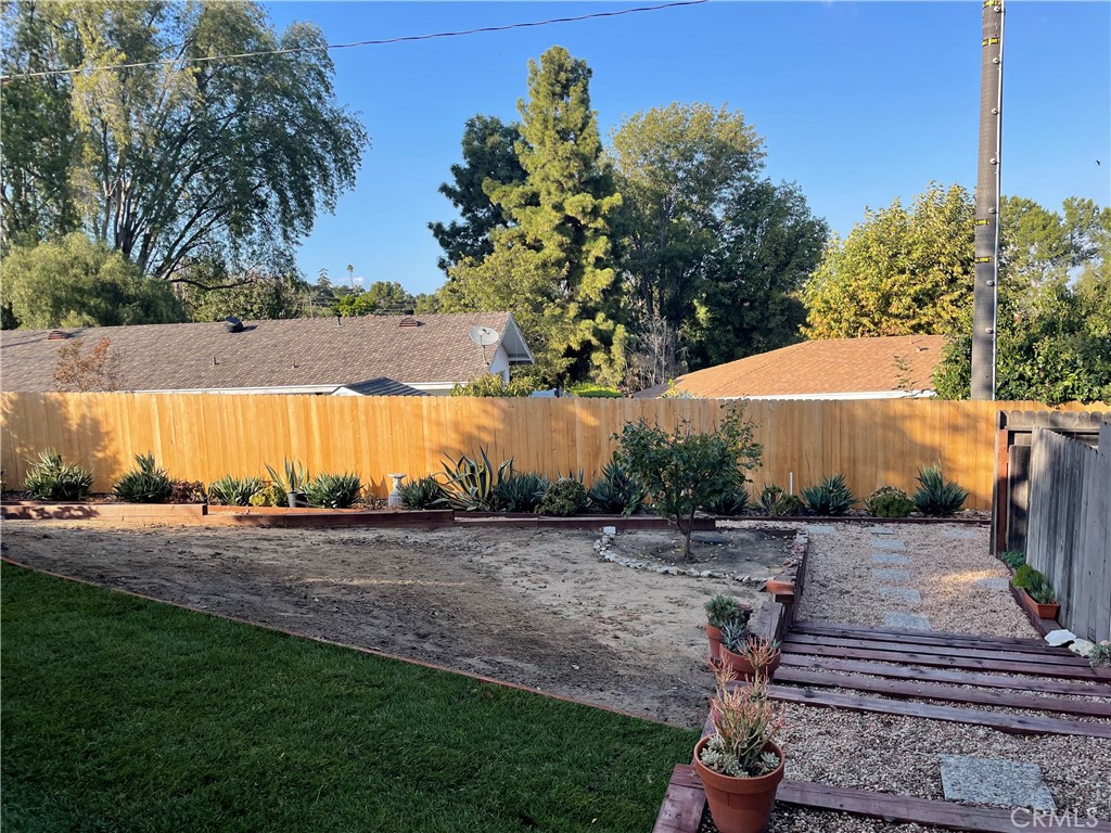 35 Ranchview Road Rolling Hills Estates, CA 90274 - Photo 28 of 35 a view of a backyard