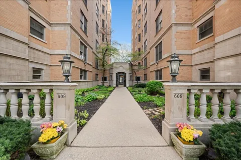 $619,000 | 609 West Stratford Place, Unit 3B, Chicago, IL 60657