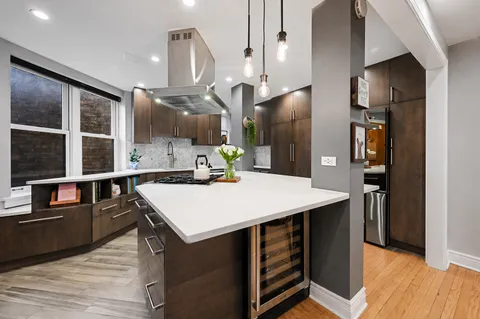 $619,000 | 609 West Stratford Place, Unit 3B, Chicago, IL 60657