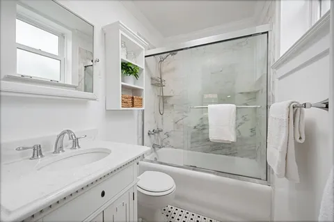 $619,000 | 609 West Stratford Place, Unit 3B, Chicago, IL 60657