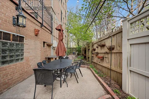 $619,000 | 609 West Stratford Place, Unit 3B, Chicago, IL 60657