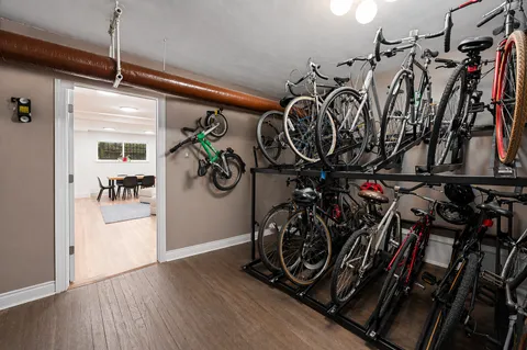 $619,000 | 609 West Stratford Place, Unit 3B, Chicago, IL 60657