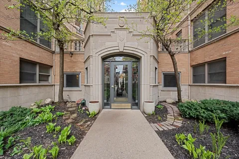 $619,000 | 609 West Stratford Place, Unit 3B, Chicago, IL 60657