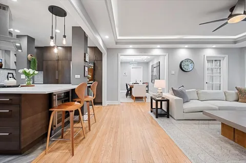 $619,000 | 609 West Stratford Place, Unit 3B, Chicago, IL 60657