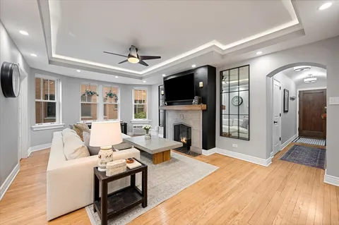 $619,000 | 609 West Stratford Place, Unit 3B, Chicago, IL 60657