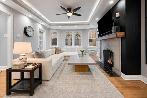 $619,000 | 609 West Stratford Place, Unit 3B, Chicago, IL 60657