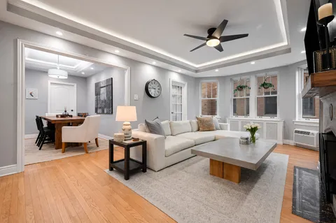 $619,000 | 609 West Stratford Place, Unit 3B, Chicago, IL 60657