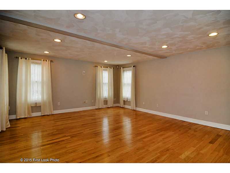 3 Deer Run Cranston, RI 02921 - Photo 4 of 25 Living Room.