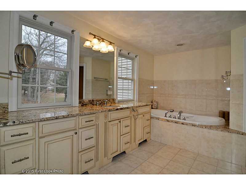 3 Deer Run Cranston, RI 02921 - Photo 10 of 25 Master Bath/Spa.