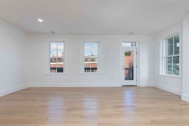 $1,089,000 | 563 Columbus Avenue, Unit PH, Boston, MA 02118
