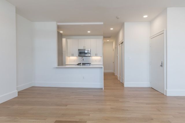 $1,089,000 | 563 Columbus Avenue, Unit PH, Boston, MA 02118