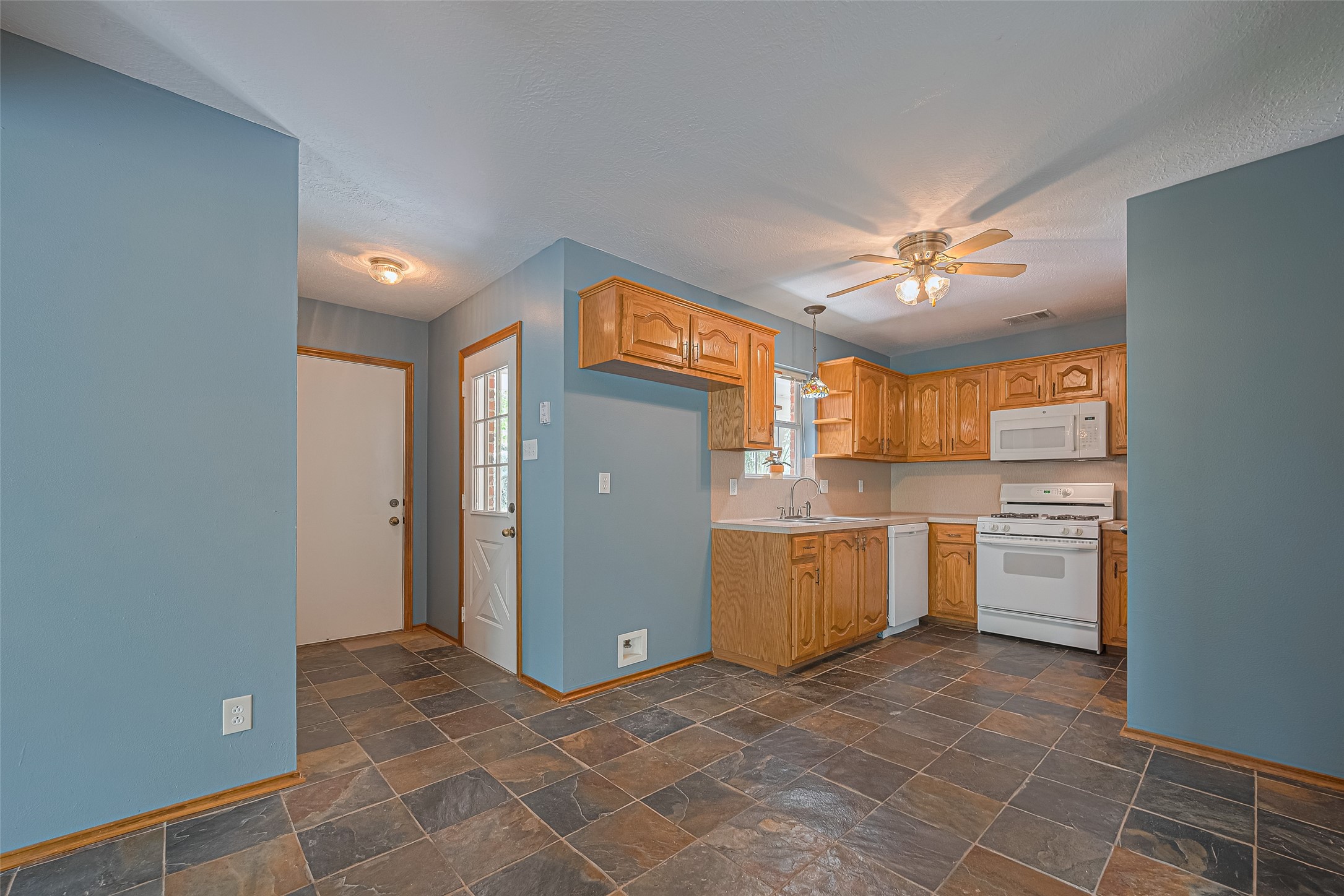 144 Pin Oak Lane Hempstead, TX 77445 - Photo 21 of 50