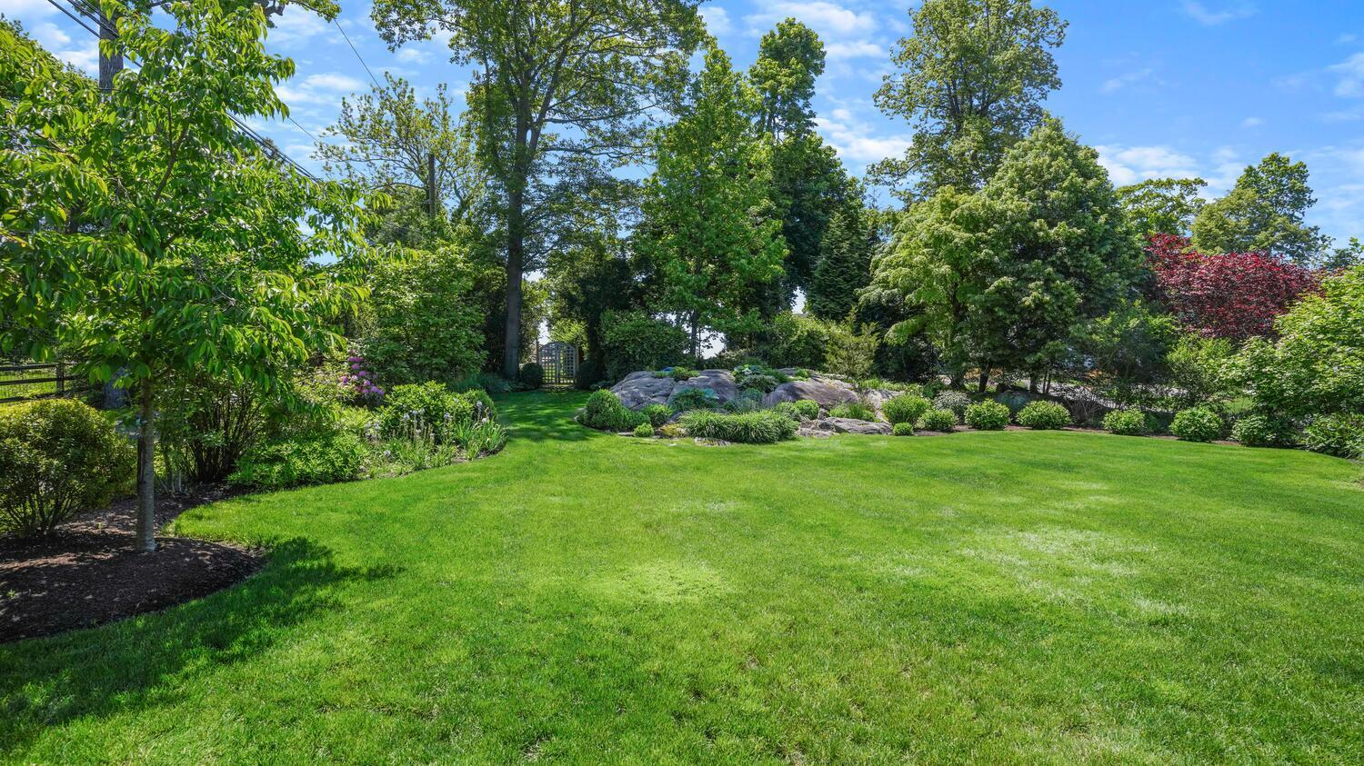 43 Contentment Island Road Darien, CT 06820 - Photo 44 of 59 a view of yard with green space