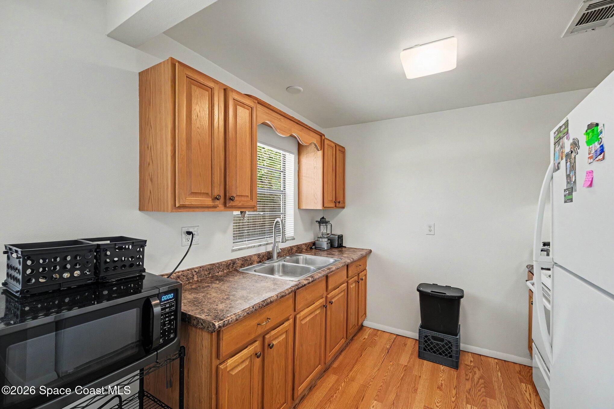 842 Torrence Lane Melbourne, FL 32935 - Photo 10 of 19 005_file_4673