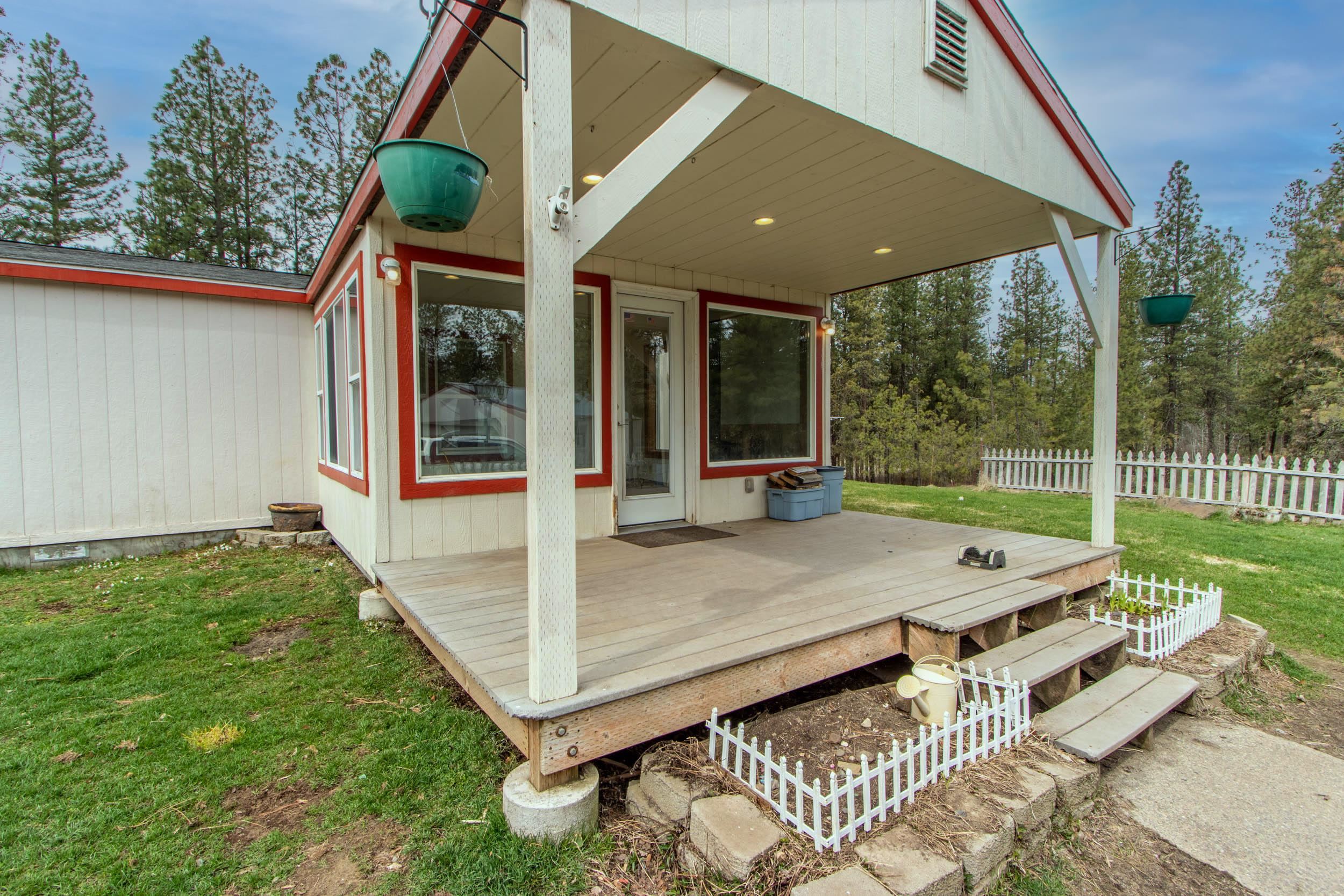 15114 South Carstens Road Edwall, WA 99008 - Photo 2 of 40
