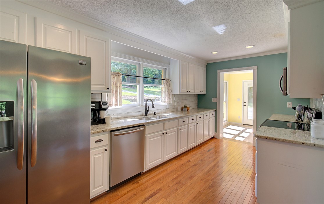 409 Hood Road Greenville, SC 29611 - Photo 11 of 49 Gallery Image 11