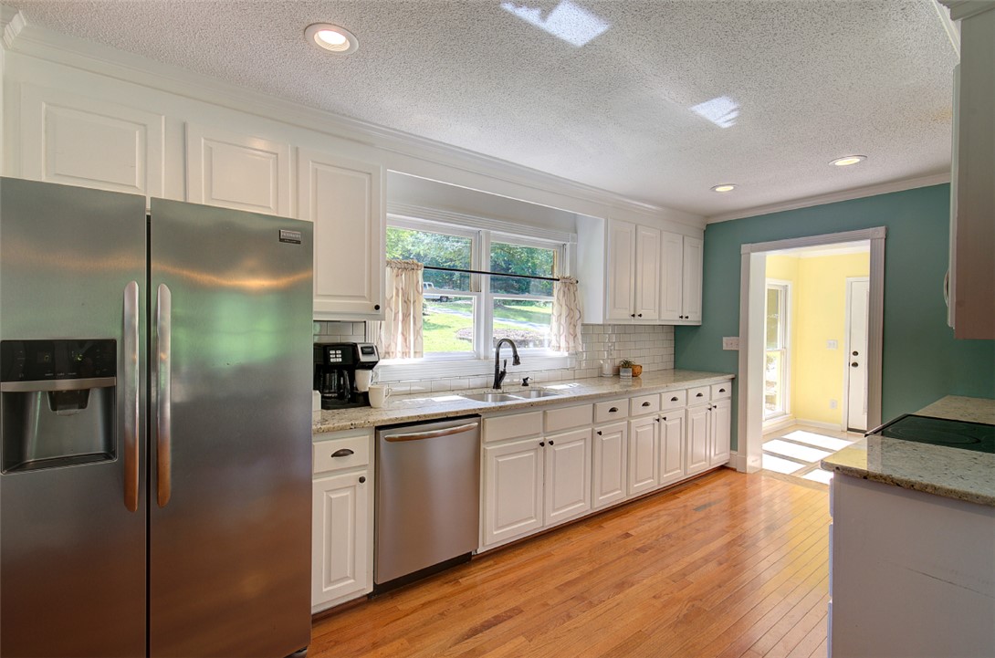 409 Hood Road Greenville, SC 29611 - Photo 12 of 49 Gallery Image 12