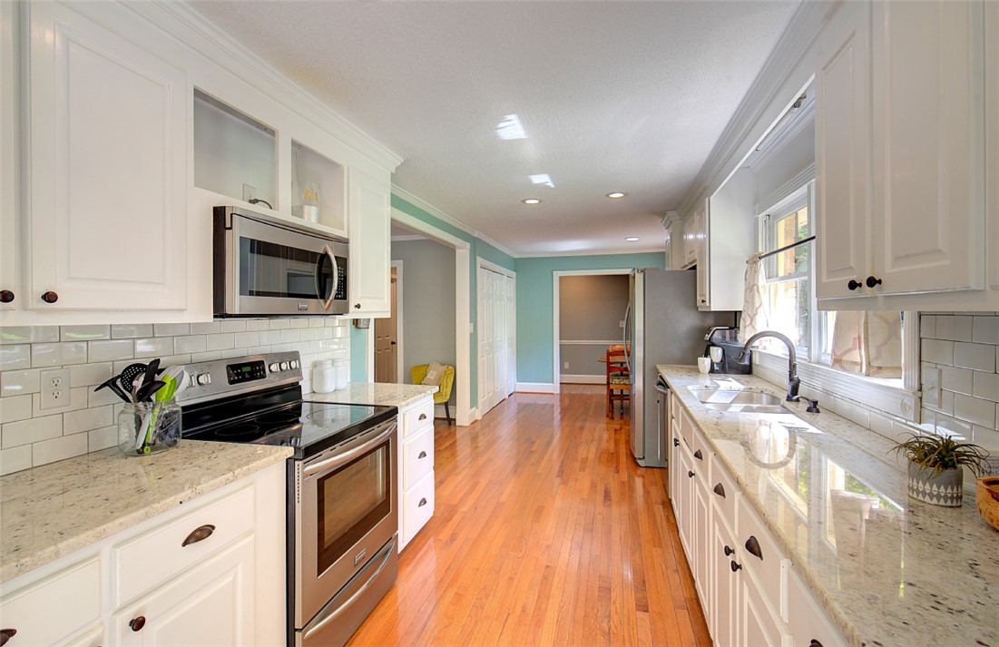 409 Hood Road Greenville, SC 29611 - Photo 15 of 49 Gallery Image 15
