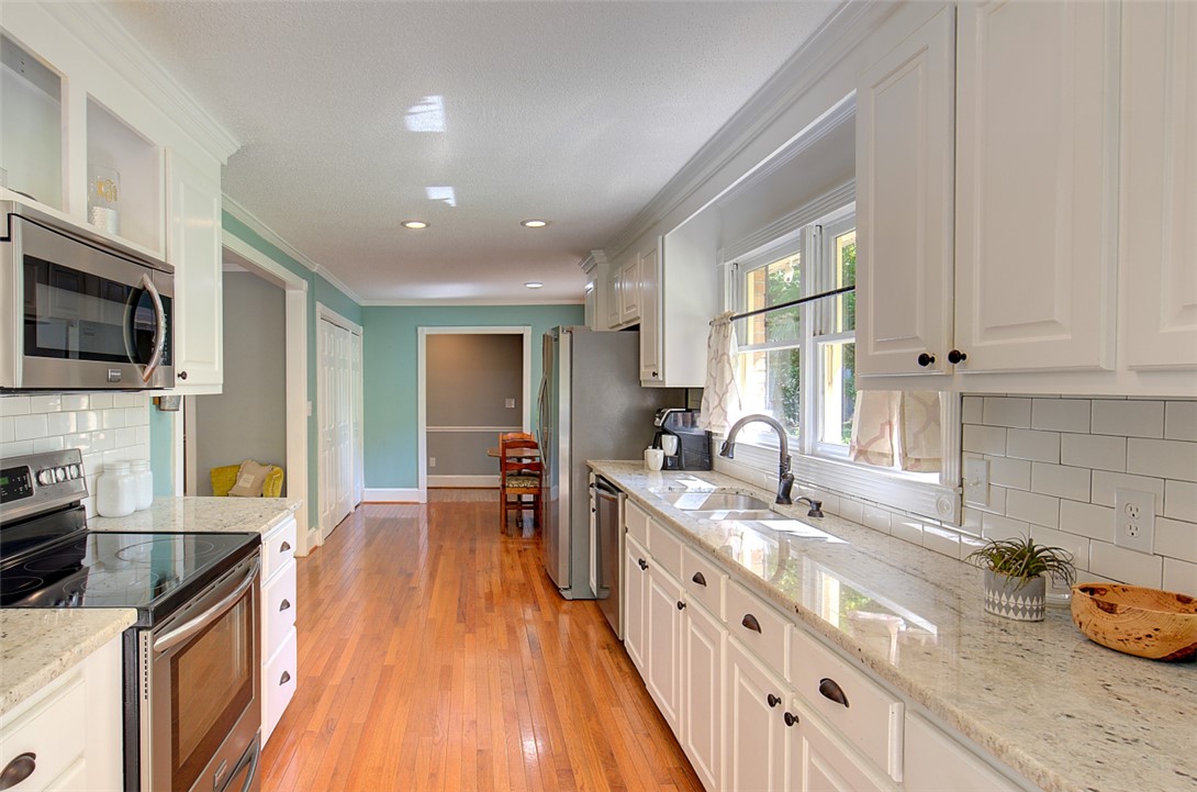 409 Hood Road Greenville, SC 29611 - Photo 16 of 49 Gallery Image 16