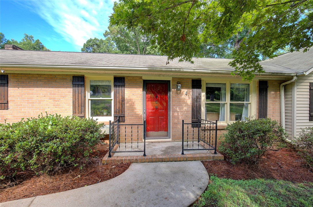 409 Hood Road Greenville, SC 29611 - Photo 3 of 49 Gallery Image 3