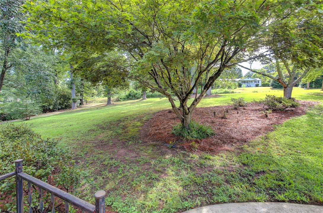 409 Hood Road Greenville, SC 29611 - Photo 4 of 49 Gallery Image 4