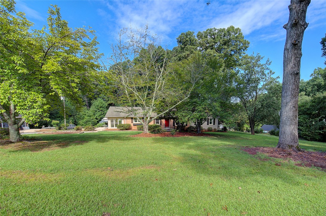 409 Hood Road Greenville, SC 29611 - Photo 5 of 49 Gallery Image 5