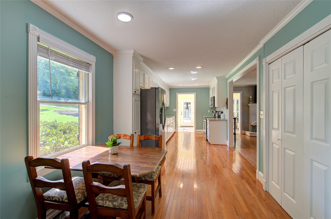 409 Hood Road Greenville, SC 29611 - Photo 8 of 49 Gallery Image 8
