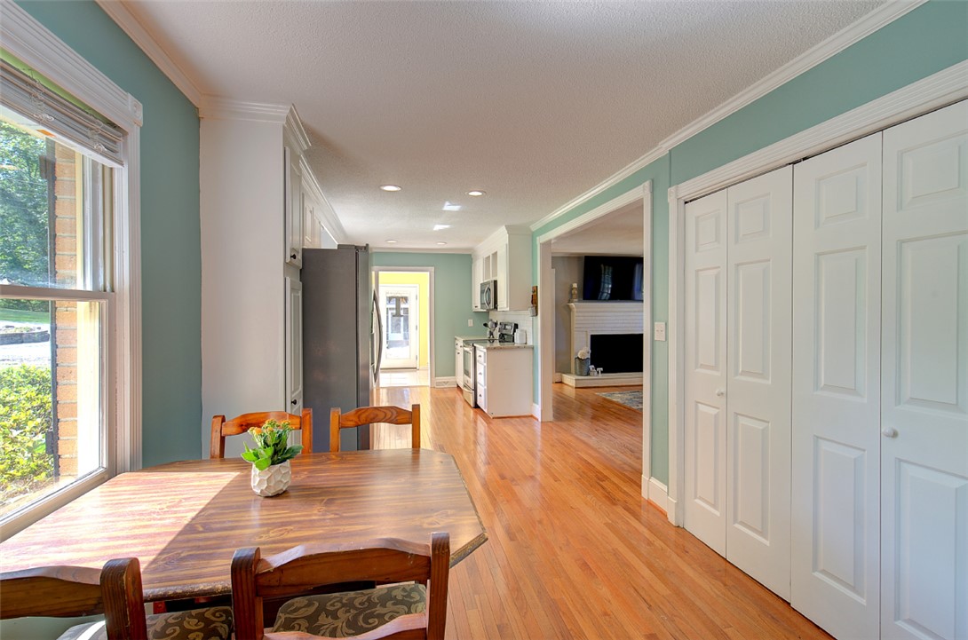 409 Hood Road Greenville, SC 29611 - Photo 9 of 49 Gallery Image 9