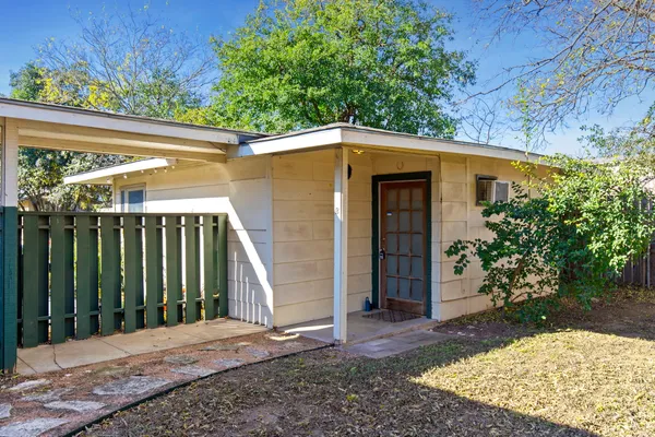 $975 | 7808 Watson Street, Unit B, Austin, TX 78757