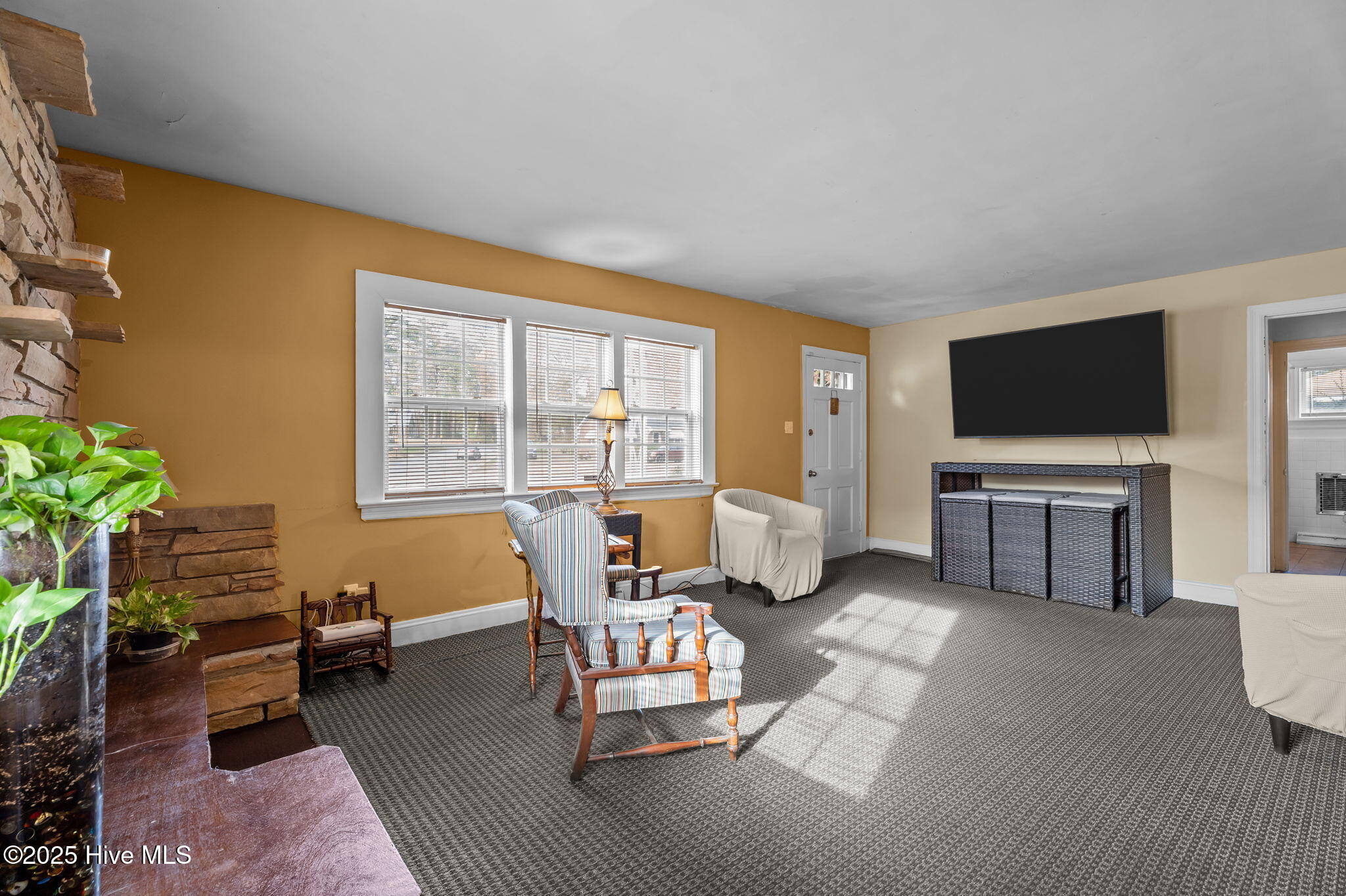 901 Leggett Road Rocky Mount, NC 27801 - Photo 17 of 41 Living Room