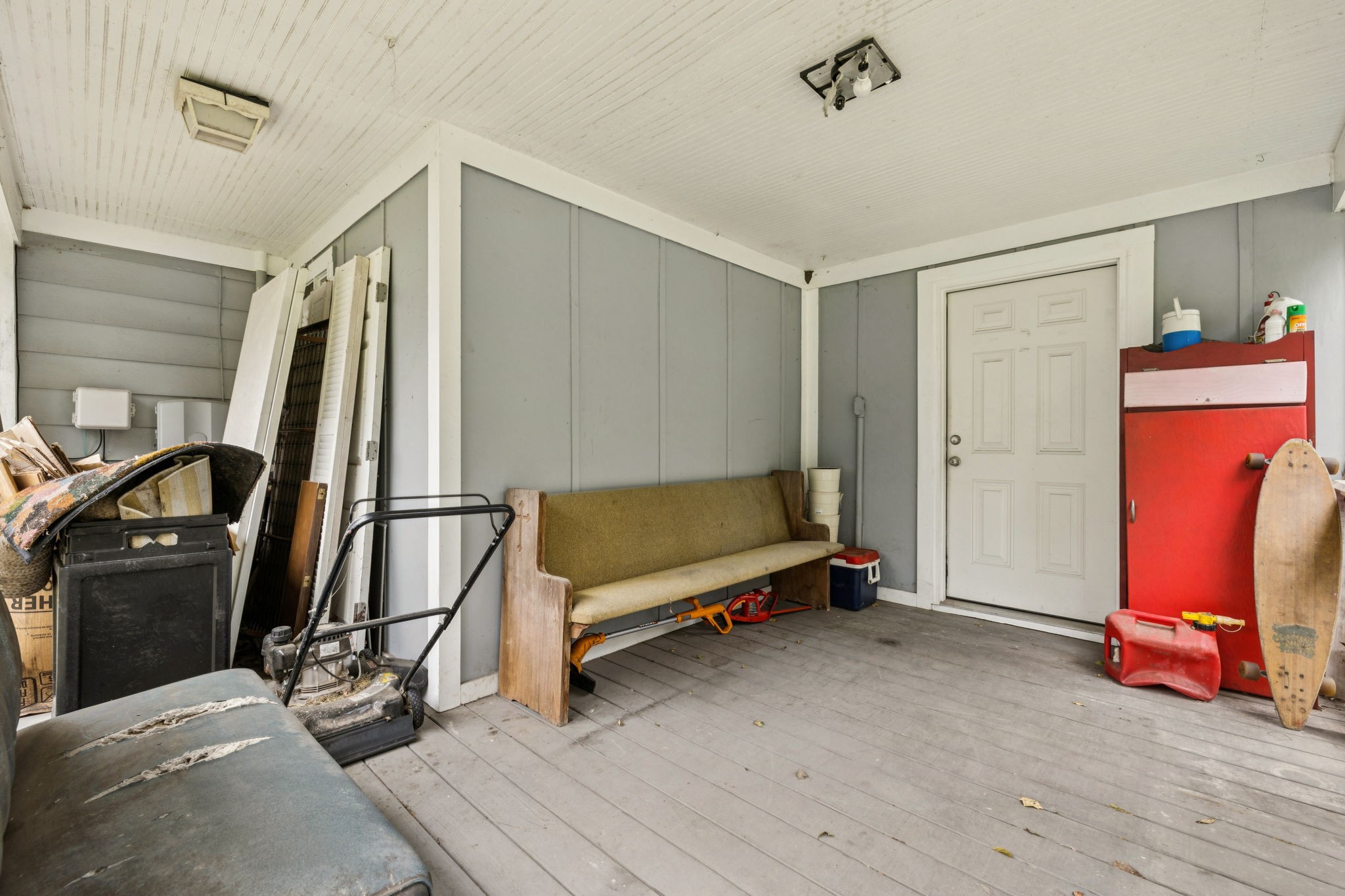 1007 Main Street Clarksville, TN 37040 - Photo 23 of 30 a living room with furniture gym equipment and a window
