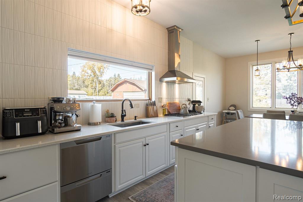 28706 West Nine Mile Road Farmington Hills, MI 48336 - Photo 20 of 51