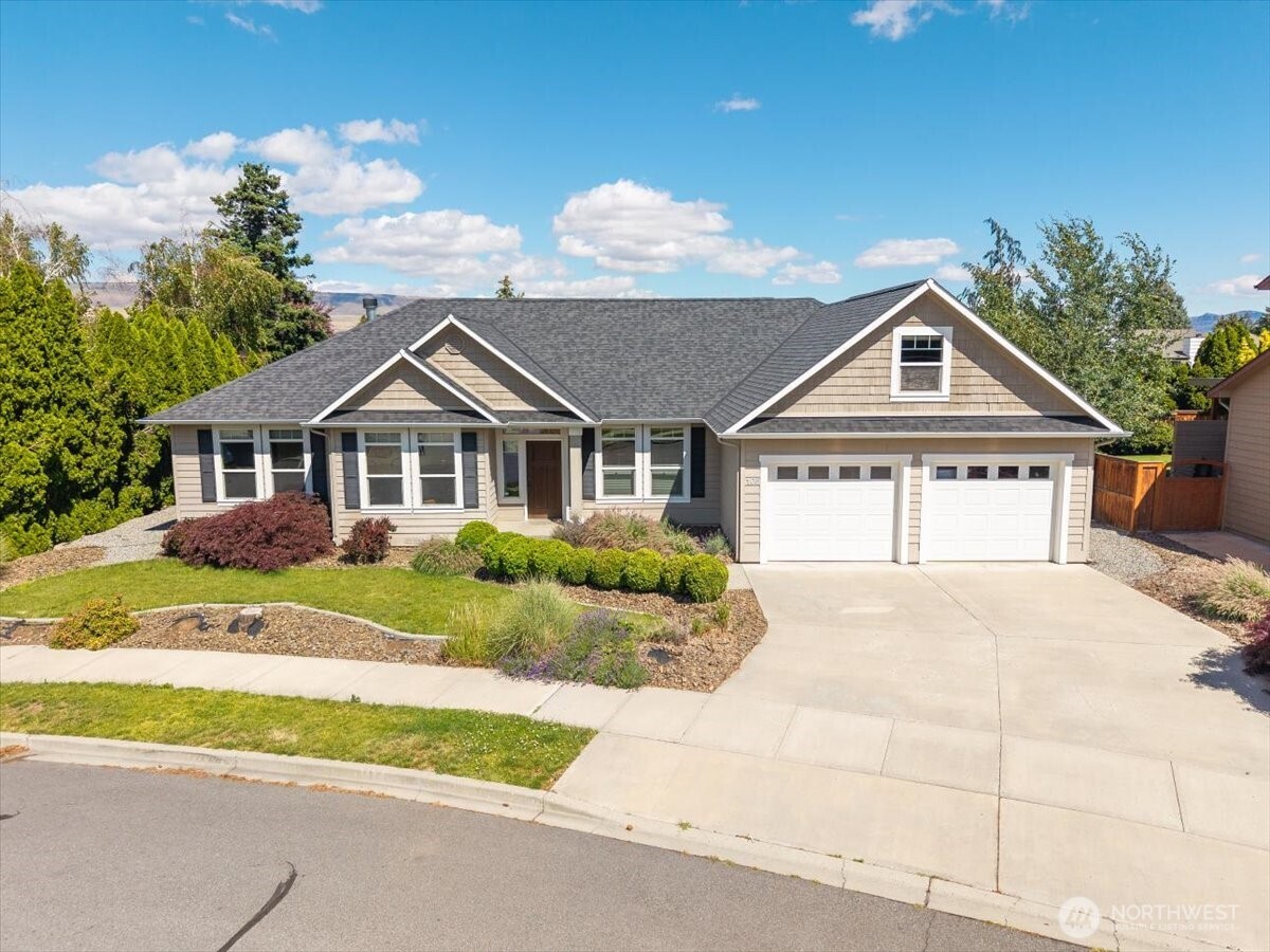 105 Pickens Street Wenatchee, WA 98801 - Photo 1 of 34