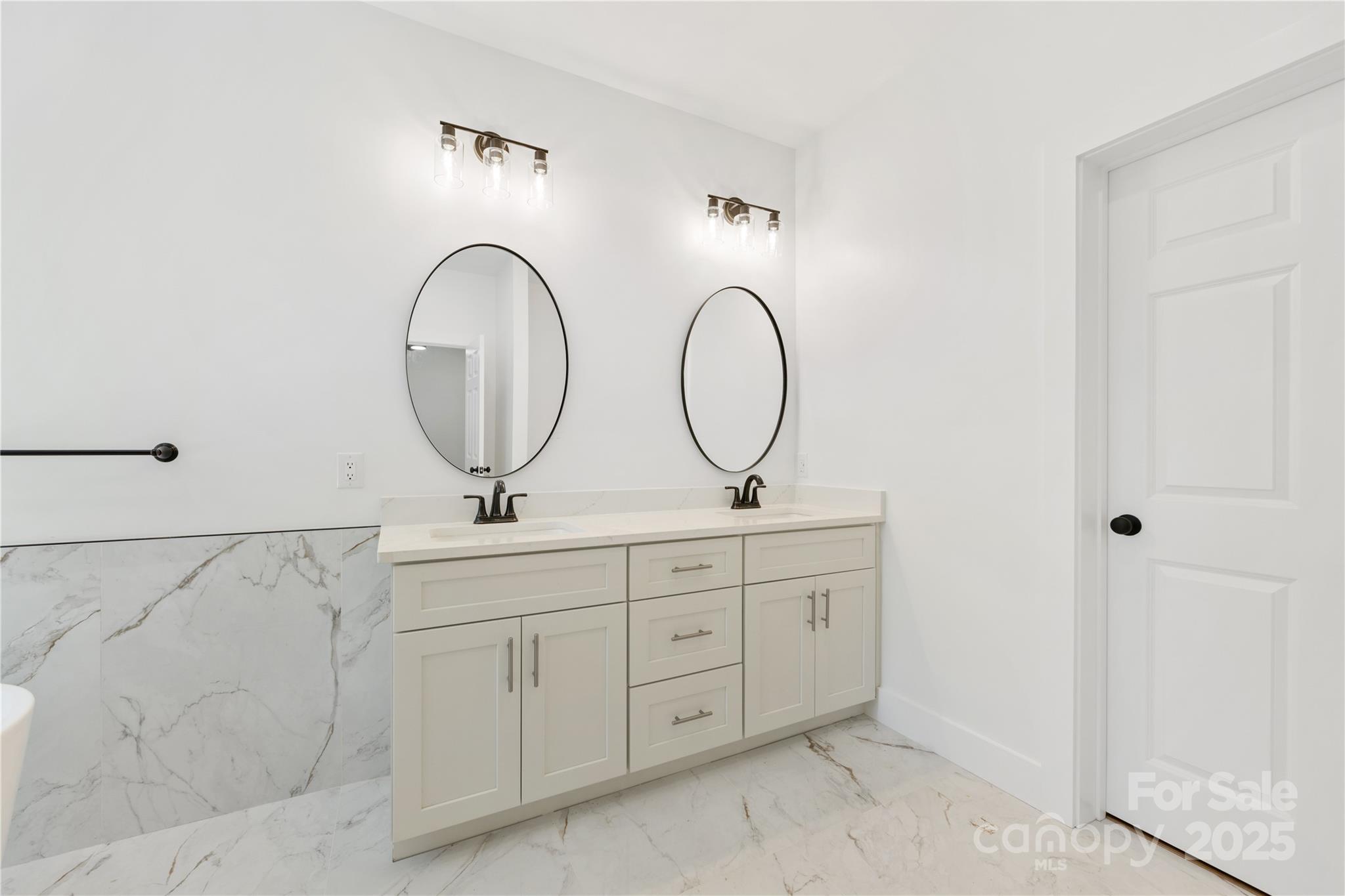 1871 Lynmore Drive Sherrills Ford, NC 28673 - Photo 13 of 40 a bathroom with 2 sink and a mirror