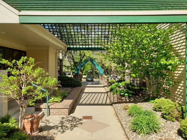 $159,500 | 7631 Edinborough Way, Unit 5216, Edina, MN 55435