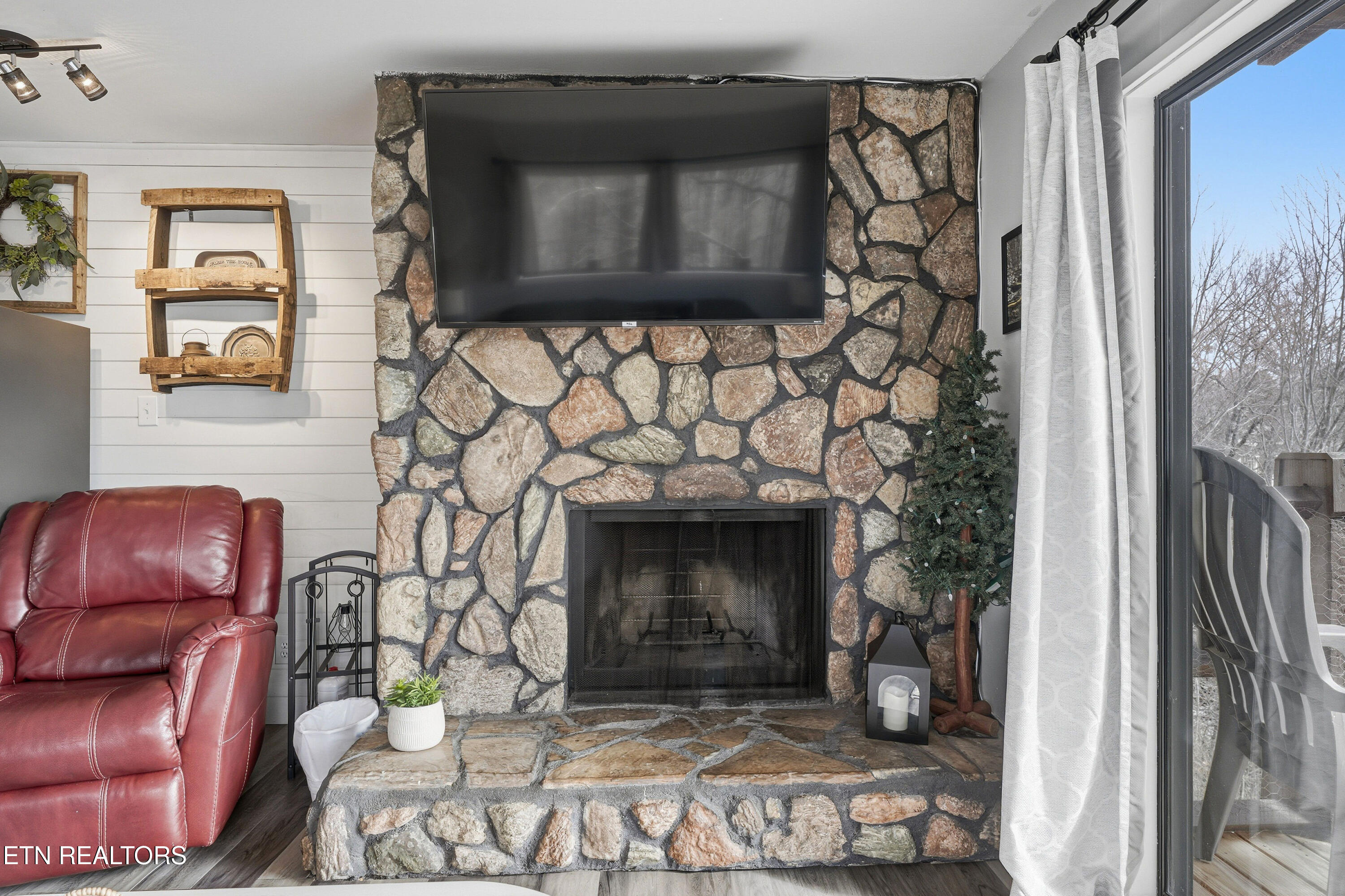 1081 Cove Road, Unit 1024 Sevierville, TN 37876 - Photo 6 of 39 1081CoveRdunit1024-9