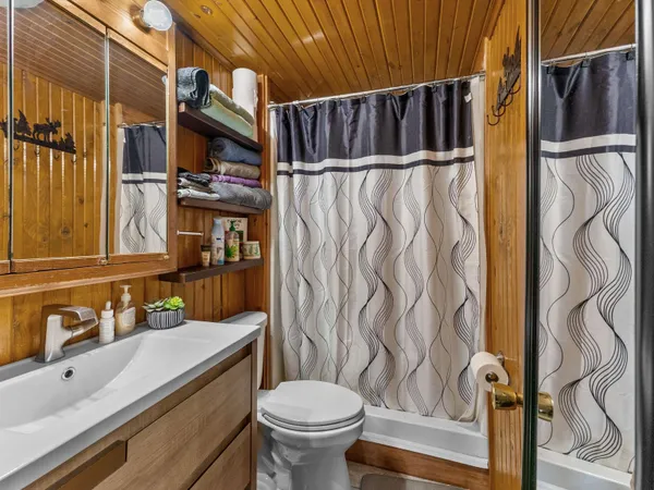 $300,000 | 8923 Twin Harbors Road, Sturgeon Bay, WI 54235