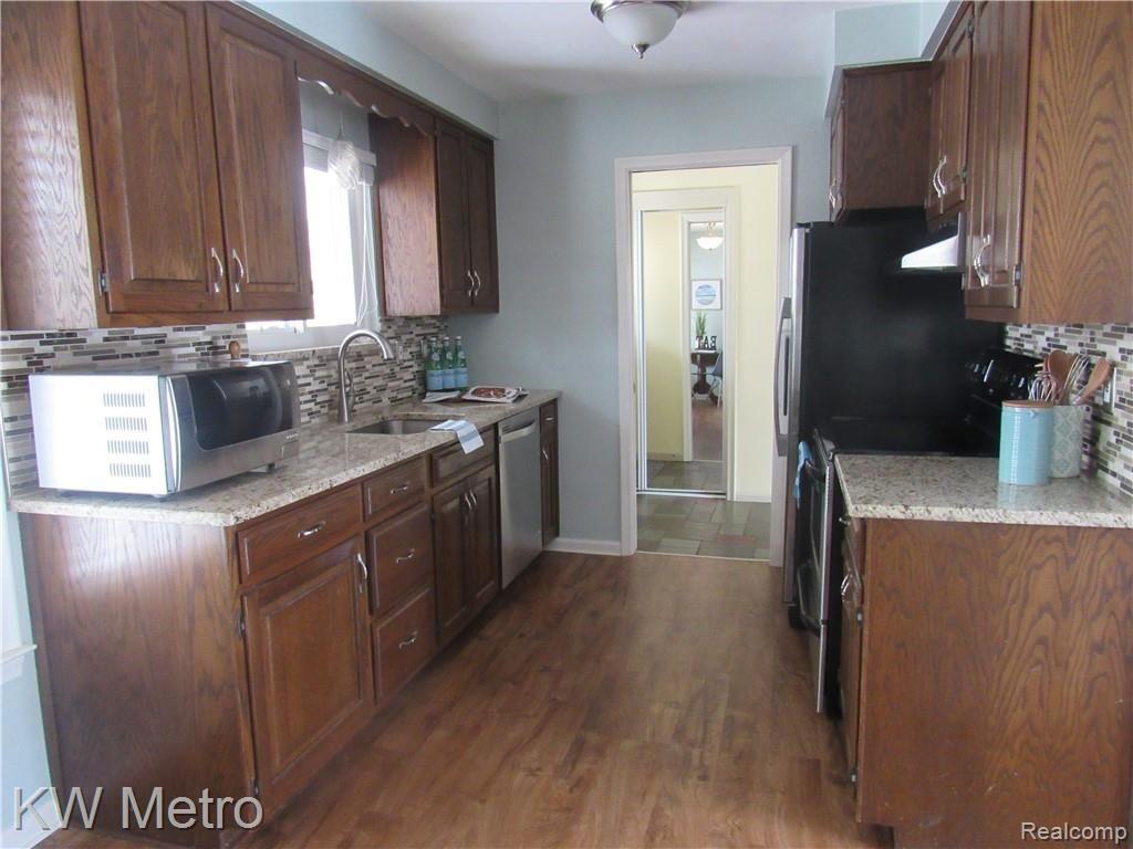 28240 Quail Hollow Road Farmington Hills, MI 48331 - Photo 12 of 22