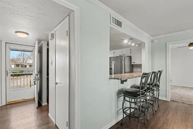 $190,000 | 108 Harbor Drive, Unit 204, Runaway Bay, TX 76426