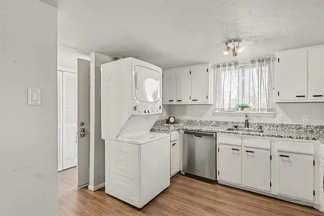 $190,000 | 108 Harbor Drive, Unit 204, Runaway Bay, TX 76426