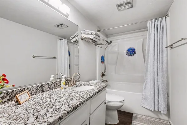 $184,900 | 108 Harbor Drive, Unit 204, Runaway Bay, TX 76426