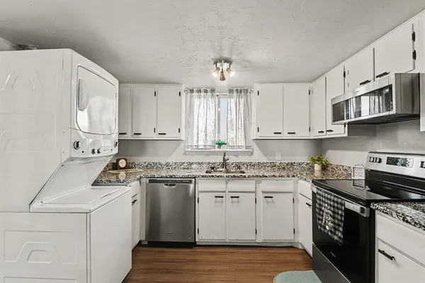 $184,900 | 108 Harbor Drive, Unit 204, Runaway Bay, TX 76426