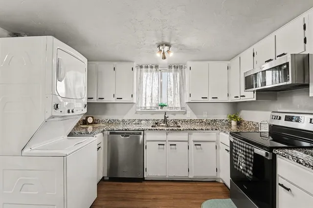 $190,000 | 108 Harbor Drive, Unit 204, Runaway Bay, TX 76426