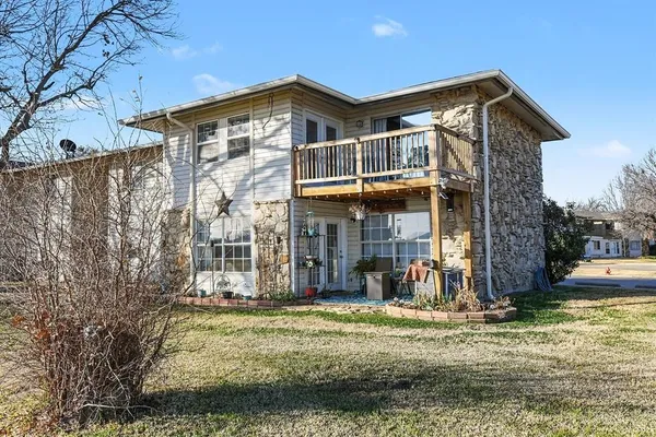 $184,900 | 108 Harbor Drive, Unit 204, Runaway Bay, TX 76426