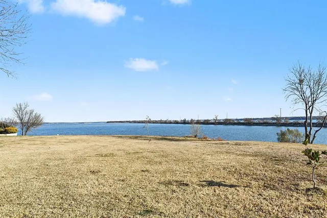 $190,000 | 108 Harbor Drive, Unit 204, Runaway Bay, TX 76426