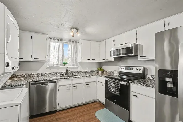 $190,000 | 108 Harbor Drive, Unit 204, Runaway Bay, TX 76426